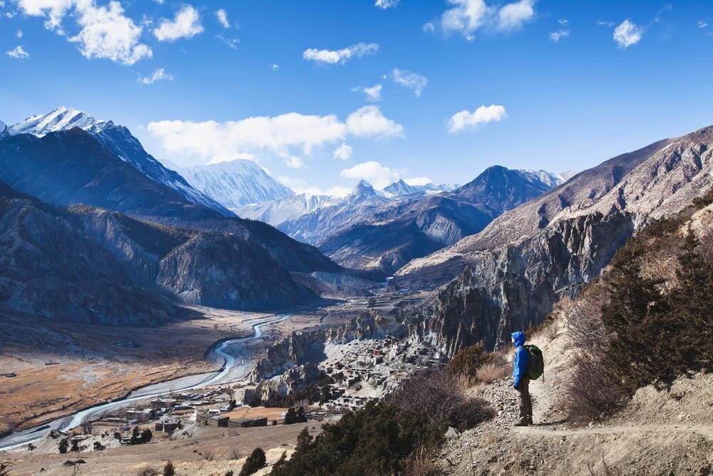 Het Annapurna Circuit is, in tegenstelling tot ed Mount Everest, wel door onervaren klimmers te doen. Veel reizigers kiezen er ook voor om deze hike te doen. En dat is niet voor niets want je loopt in een adembenemende omgeving.