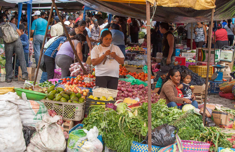 Markt in Ecuador met verse groente