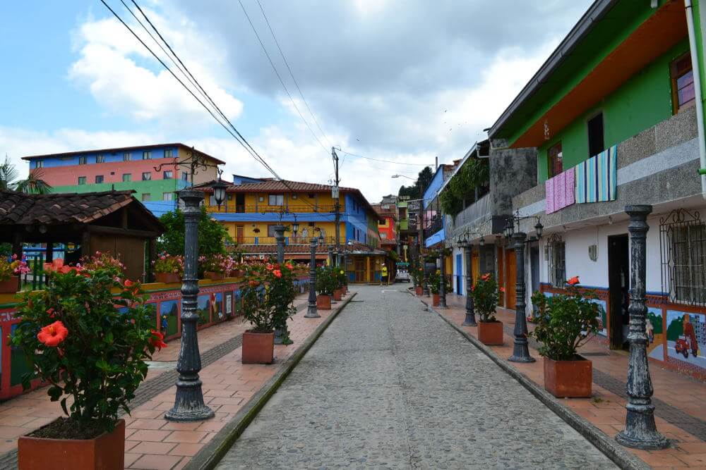 Straat in het centrum van Guatape