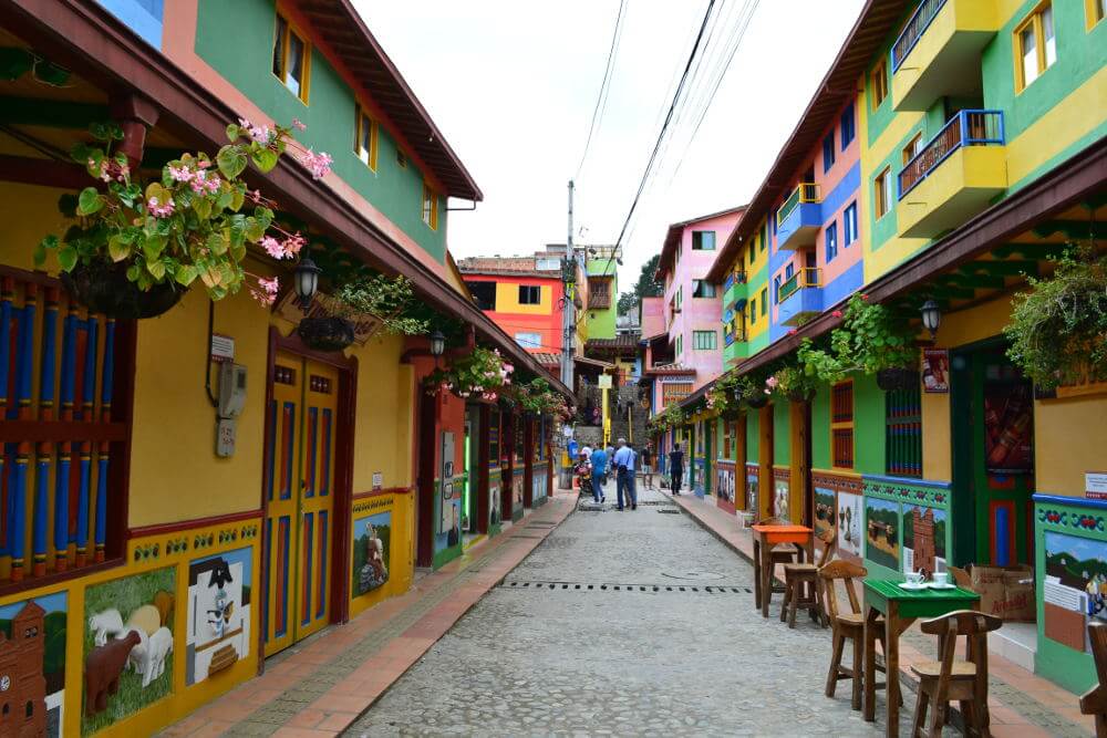 Kleurrijke straten in Guatepe, Colombia
