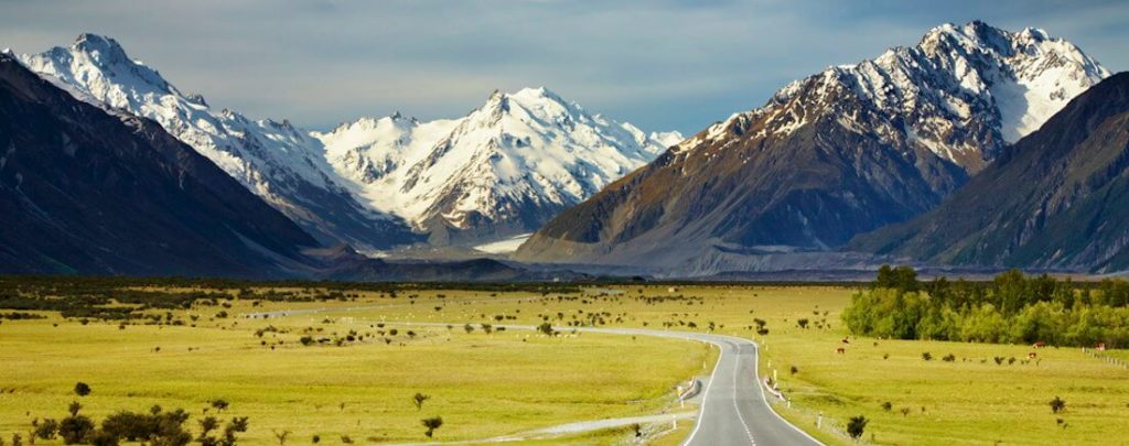 Nieuw-Zeeland is een van de mooiste landen ter wereld. Een van de leukste dingen om te doen is het maken van een roadtrip. Net als Australië of bijvoorbeeld Costa Rica is dit land is dé plek om met je camper of auto rond te reizen. Wil jij een roadtrip door Nieuw-Zeeland maken? Bekijk dan deze routes!