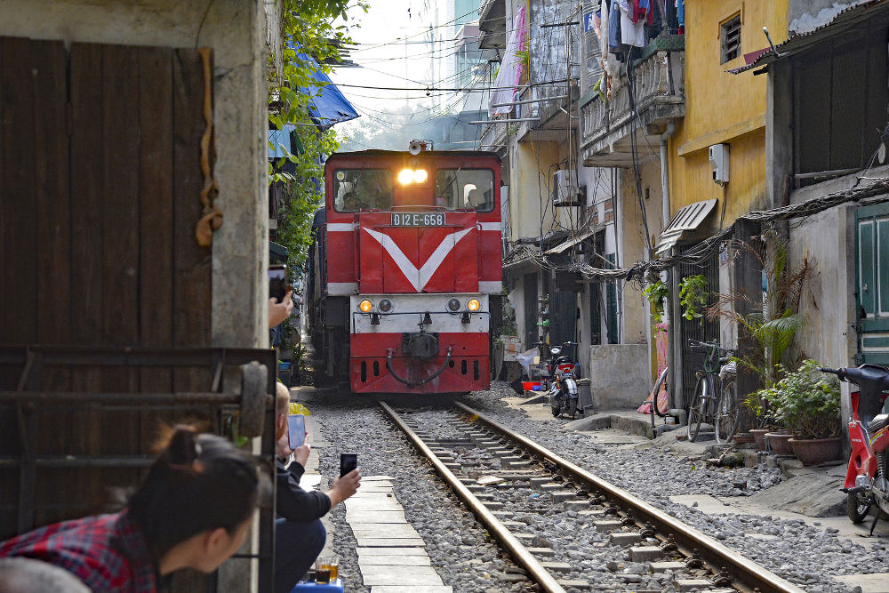 Azië is een populaire bestemming voor veel backpackers. Vietnam is al jaren een populaire bestemming en staat bij veel mensen nog hoog op het wensenlijstje. Er zijn een aantal manieren om in Vietnam te reizen. Een daarvan is de trein. Wil met de trein door Vietnam reizen? Bekijk dan onze tips!