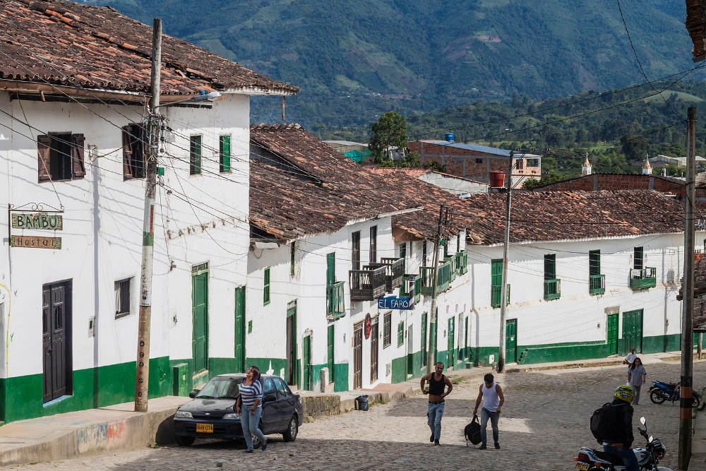 Heuvelachtige straten in het dorpje San Agustin